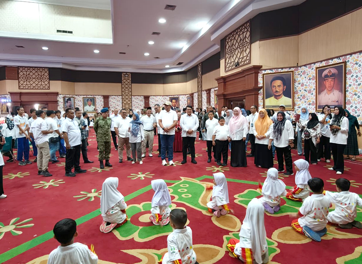Menghadiri acara Hari Anak Nasional Tahun 2026, di Gedung Tegar Beriman Pemkab Bogor